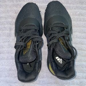 Adidas pro bounce 2019 low, black an gold sz 7